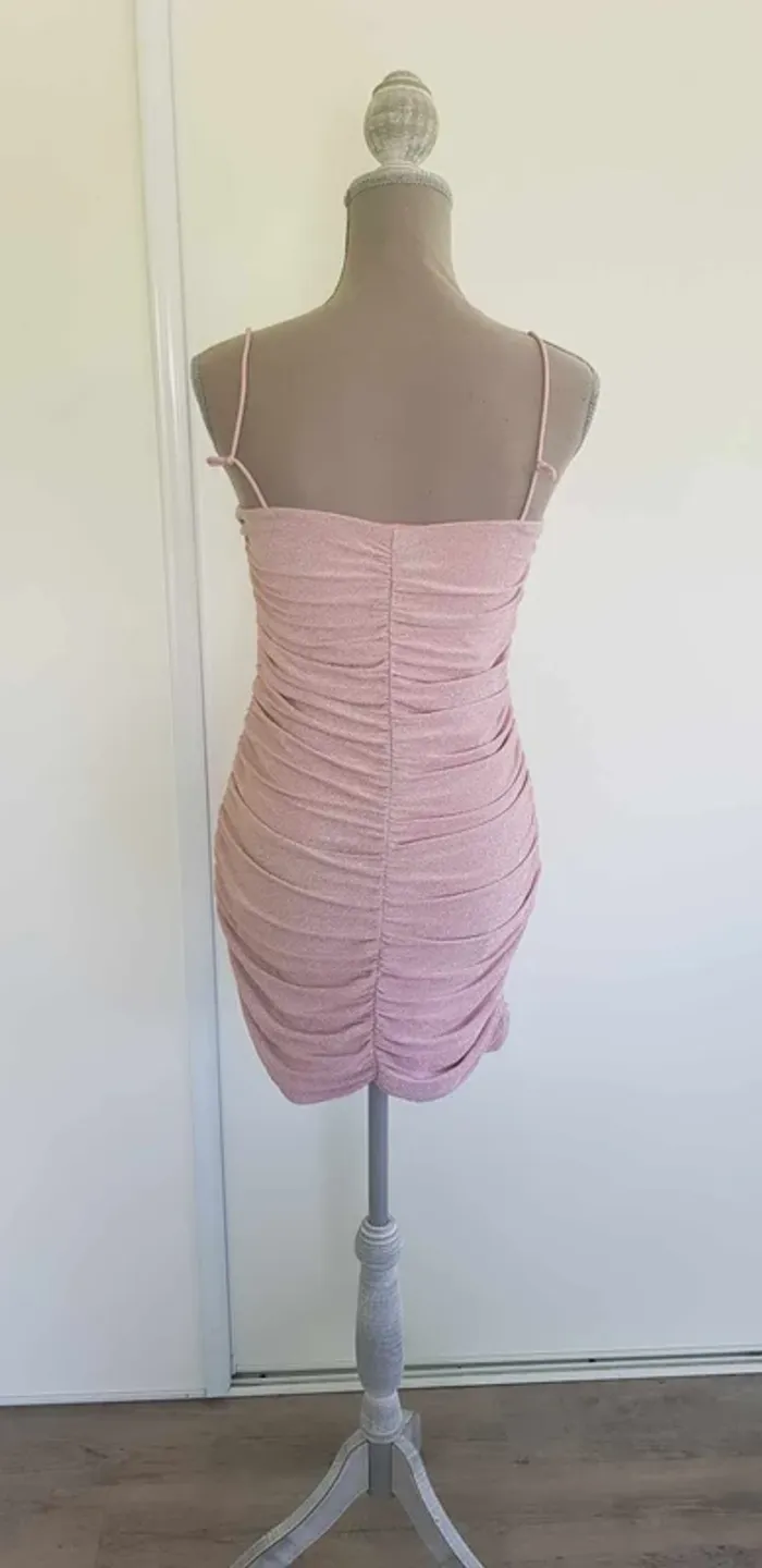 Robe drapée sexy à paillettes - photo numéro 3