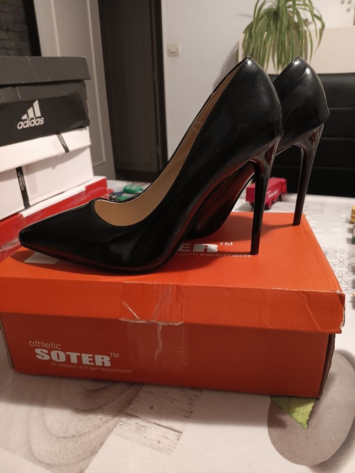 Escarpins  noires - photo numéro 2