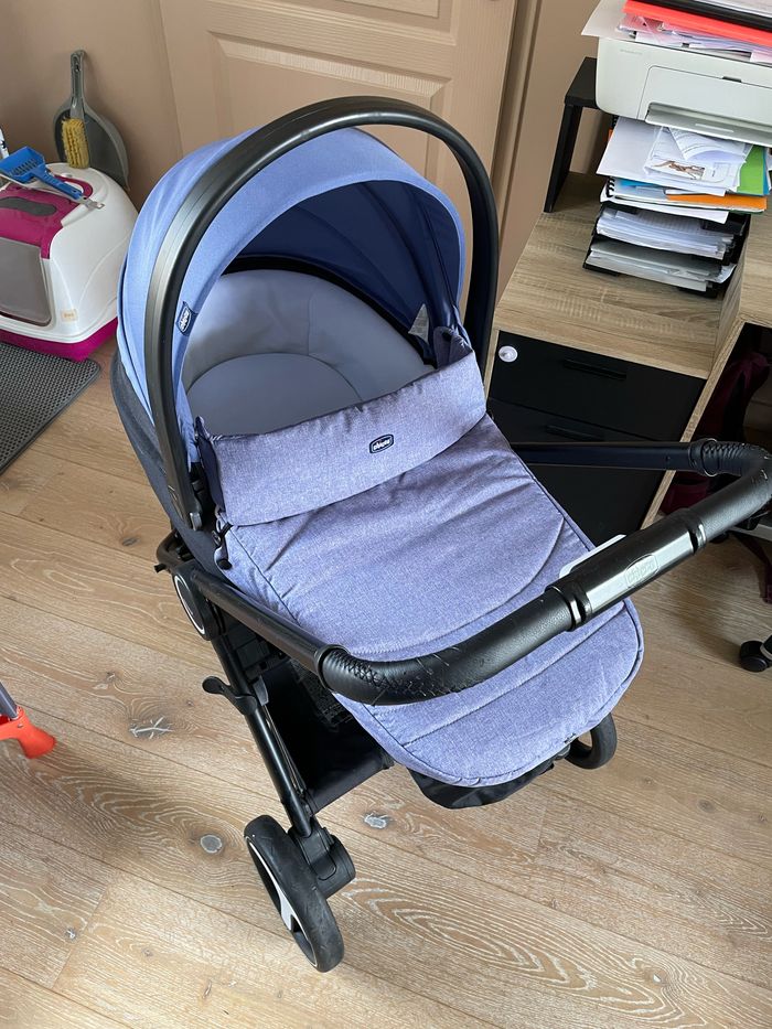 Poussette 3 en 1 marque chicco - photo numéro 2