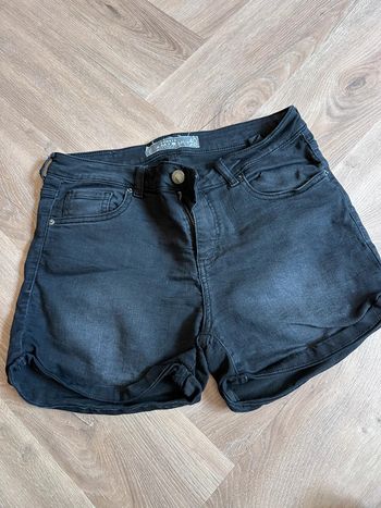 Short noir