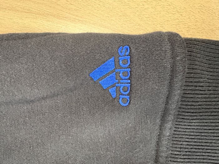 Sweat Adidas Noir – Design Unique Bleu + Poche Devant – Taille 13/14 ans - photo numéro 6