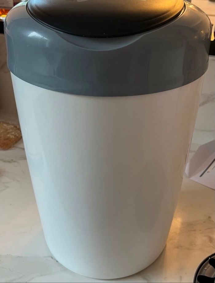 Poubelle Tommee Tippee pour les couches de bébé - photo numéro 2