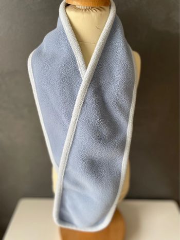 Écharpe bleu bébé