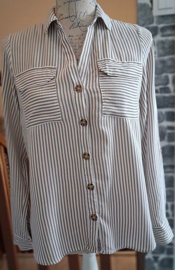 Longue chemise fluide rayée blanche et marron