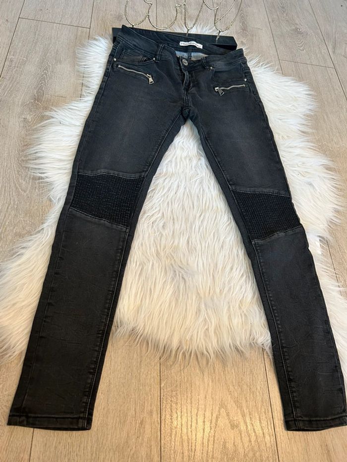 Très beau jeans skinny gris 🥰 taille 38 mim