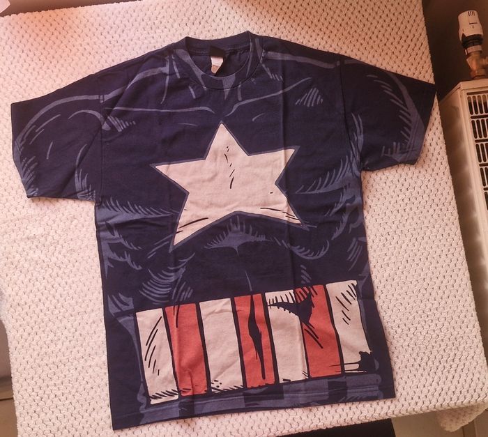Lot 2 tee-shirts  Marvel - photo numéro 3