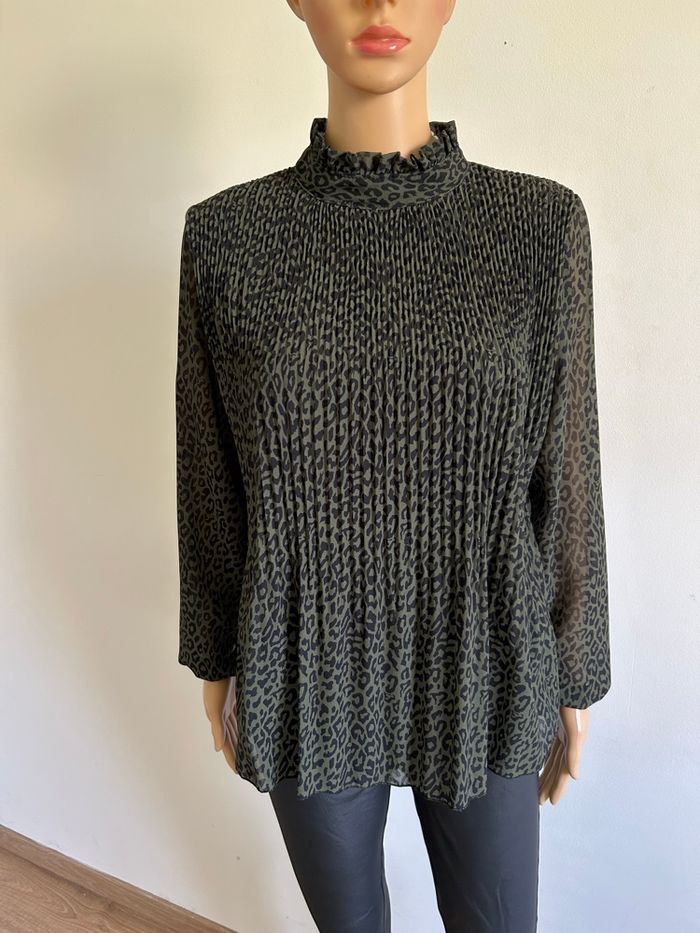 Blouse verte foncée et noire LolaLiza taille 36 jamais portée - photo numéro 1