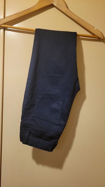 A vendre pantalon jeans slim enfant fille 10 ans neuf sans étiquette 