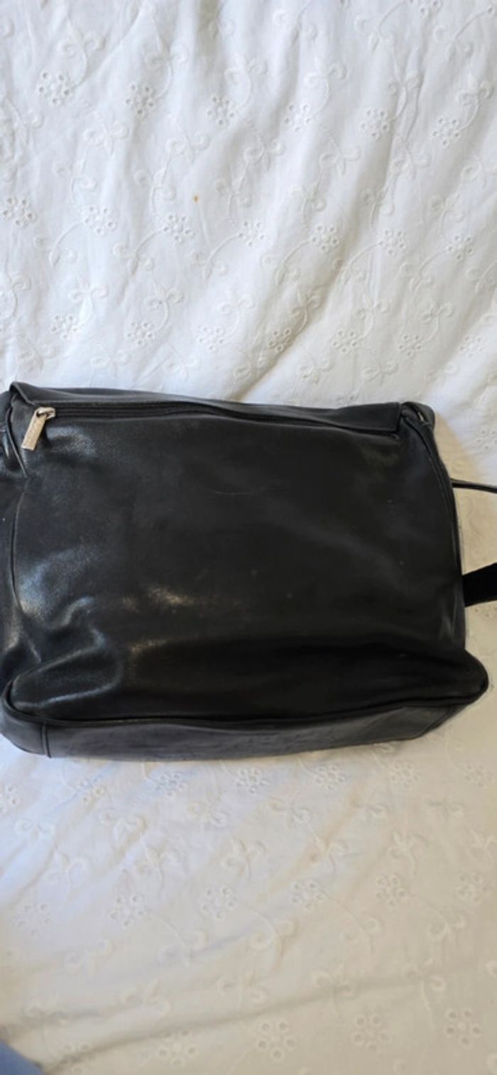 Sac besace en cuir vintage (besoins d un Soins - photo numéro 4