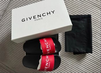Sandales Givenchy neuves 