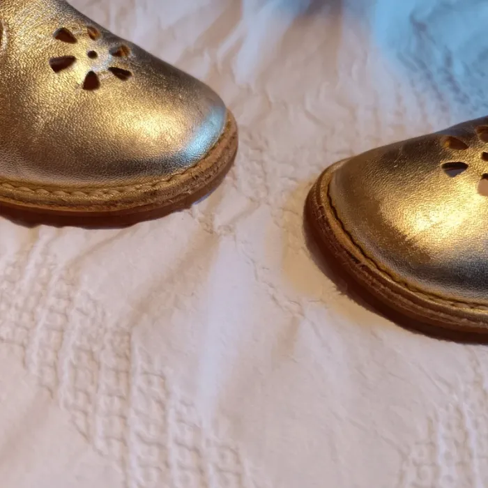 Chaussures dorées 27 - photo numéro 5