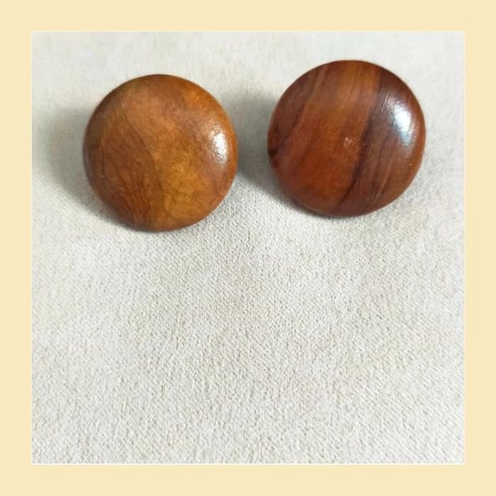 Boucles d’oreilles clips vintage rondes en bois naturel - photo numéro 2