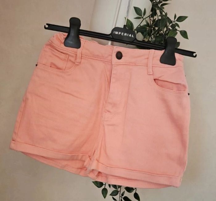 Short fille
