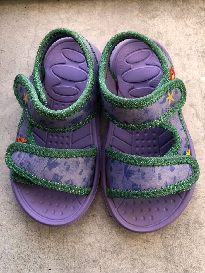 Vend sandales Arielle Disney taille 26