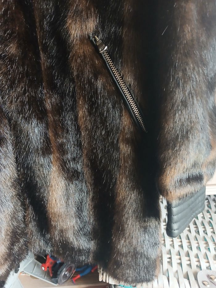 Veste en fausses fourrure taille XS marron et noir - photo numéro 3