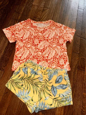 Haut Monoprix 10 ans et bas Zara 9 ans