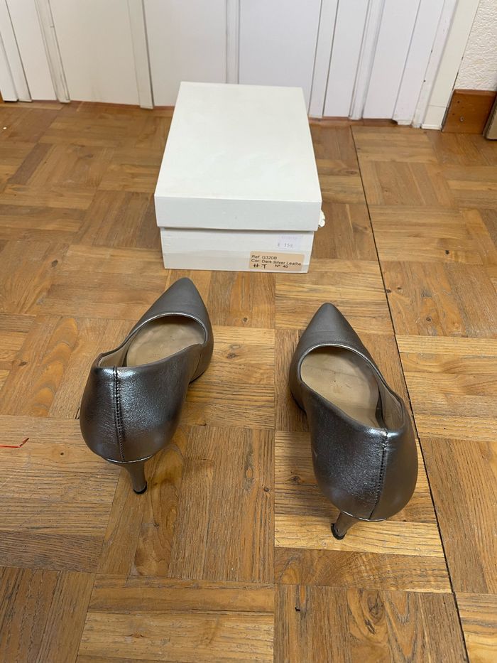 Chaussures grises - photo numéro 2