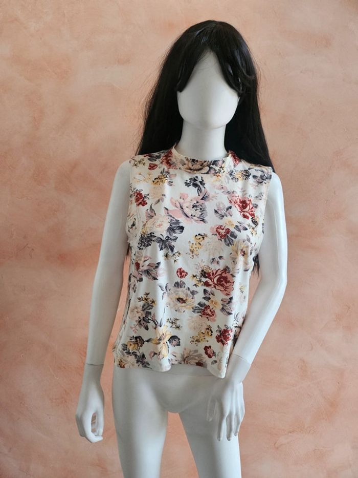 Débardeur avec ses fleurs - photo numéro 3