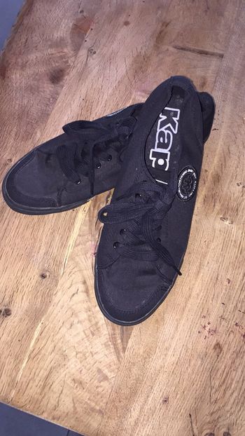 Petits baskets noirs