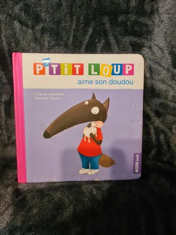 P'tit loup aime son doudou