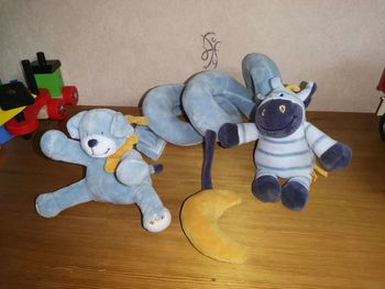 Accroche poussette doudou noukies