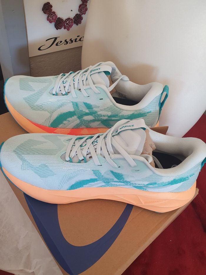 Basket Asics novoblast 42.5 neuves - photo numéro 2