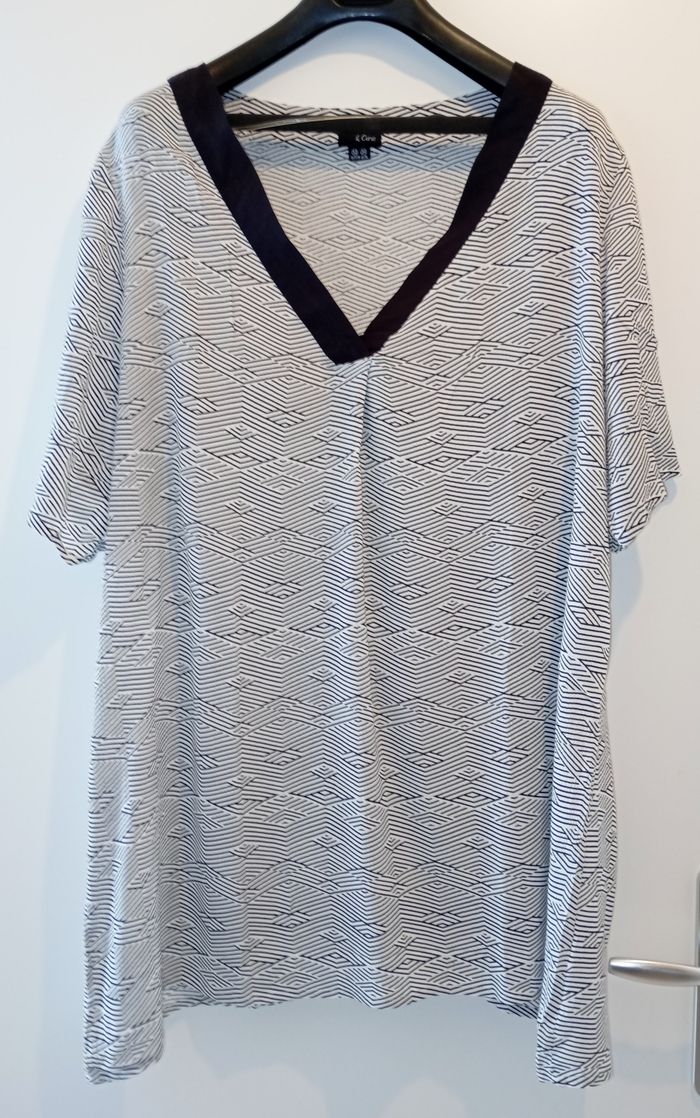 Tunique longue col V motifs asymétriques Pulp & Curve 
T. 52 
NEUVE