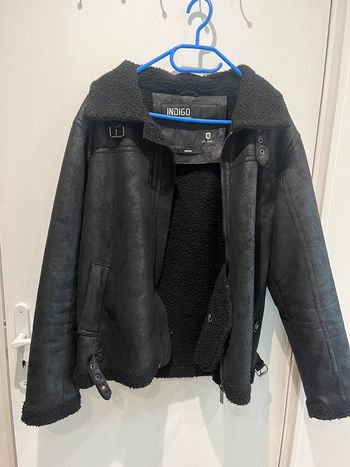 Veste d’hiver noir avec fourrure
