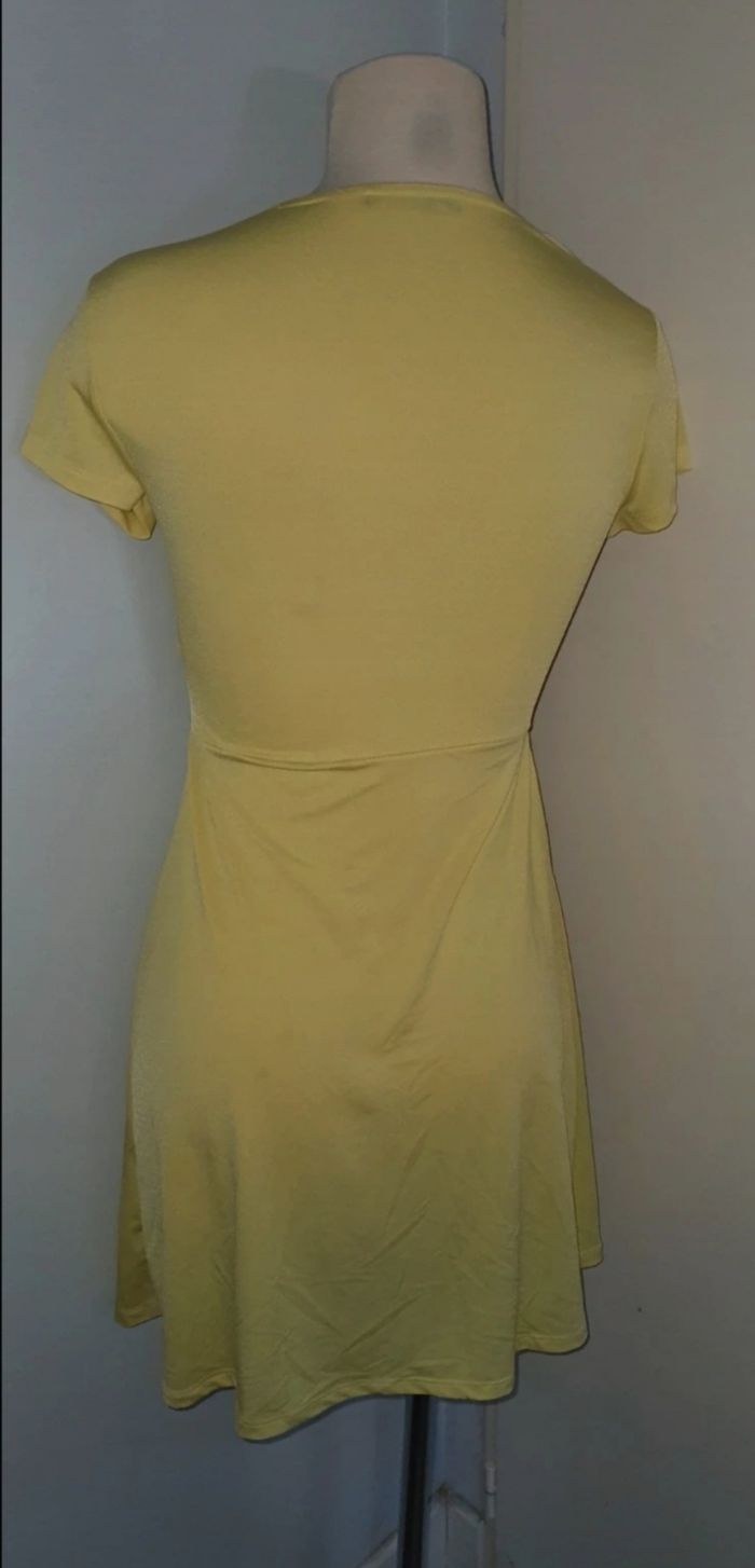 Robe jaune pâle taille 1 - photo numéro 4