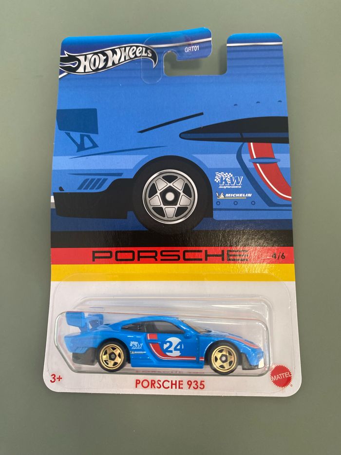 Miniature hot wheels Porsche 935