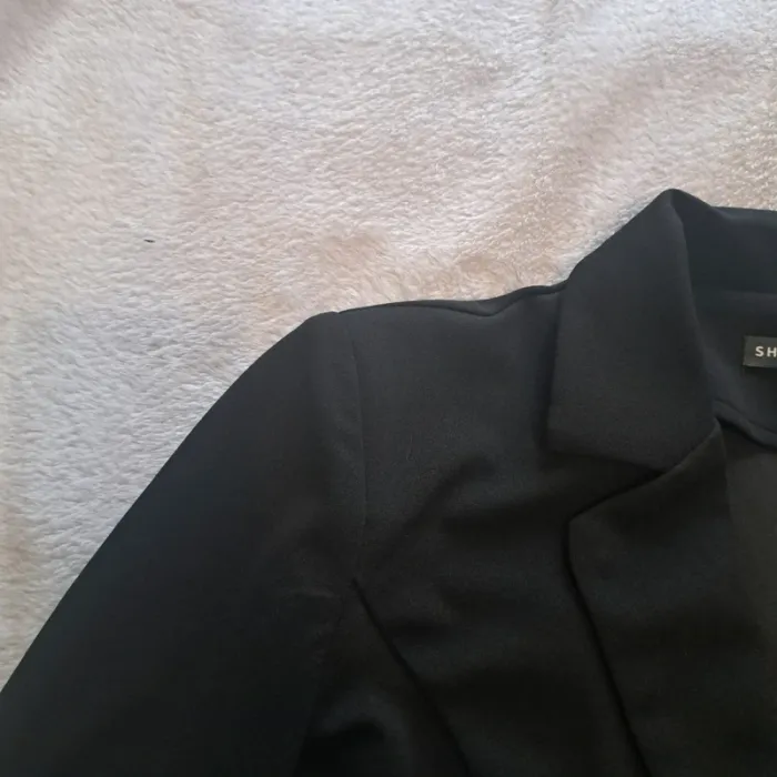 Veste tailleur courte - photo numéro 3