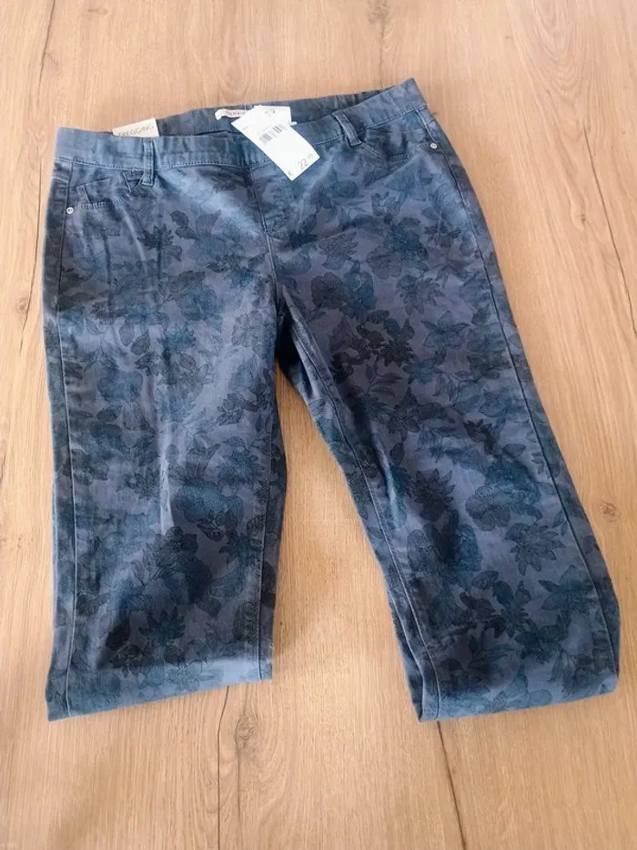 Pantalon slim Camaieu gris foncé à motifs floraux T44 - Neuf avec étiquette - photo numéro 3