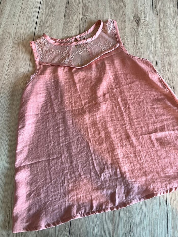 Top fluide satiné en dentelle rose poudré taille S