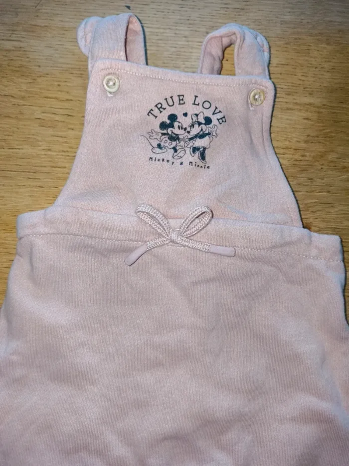 Combinaison Disney baby 3 mois excellent état rose fille