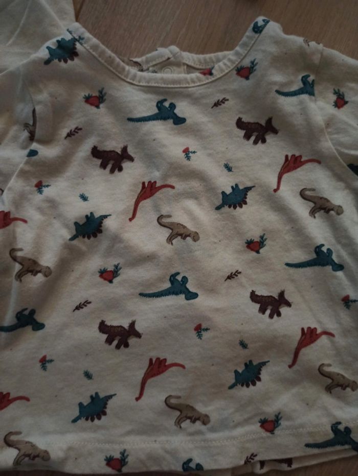 lot de 2 t-shirt manches longues dinosaures 6 mois neuf - photo numéro 2