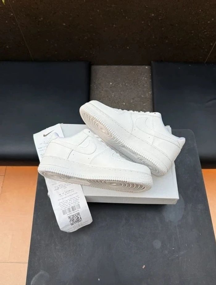 Nouveau Nike Air Force 1 Low '07 Blanc  Taille 42 - photo numéro 6