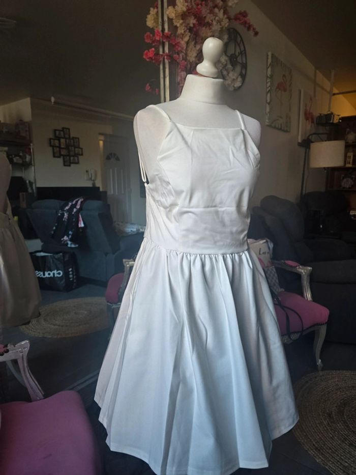 Robe dos nu sublime neuf avec etiquettes