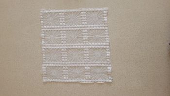 Napperon carré en dentelle