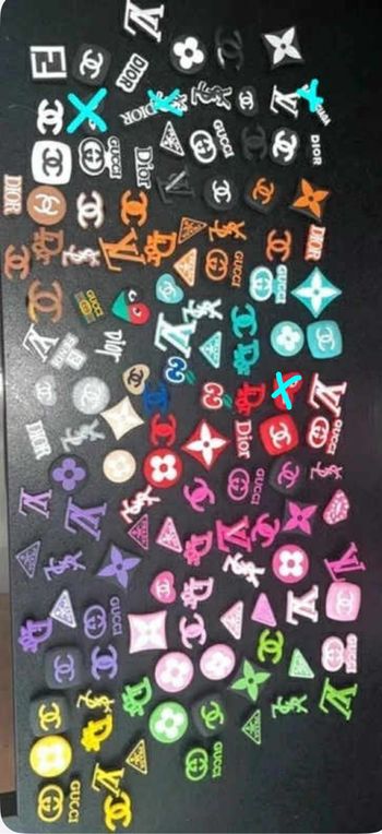 Pin’s crocs 10 pièces 12€