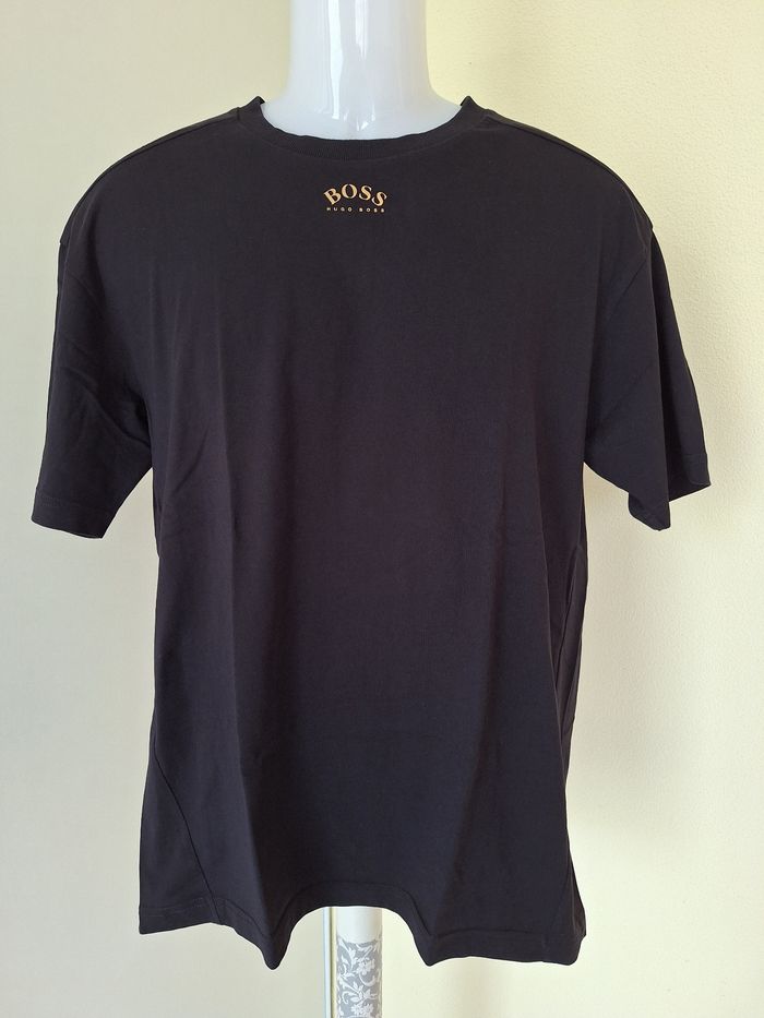 T-shirt taille M Hugo Boss - photo numéro 2