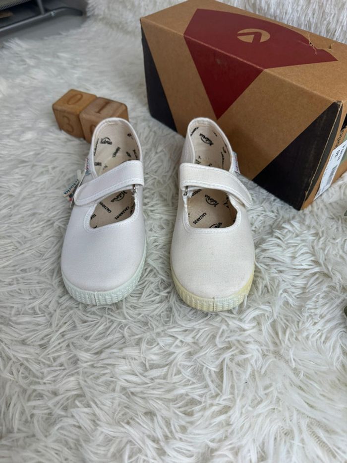Paire de basket en toile blanche Victoria taille 30 - photo numéro 2