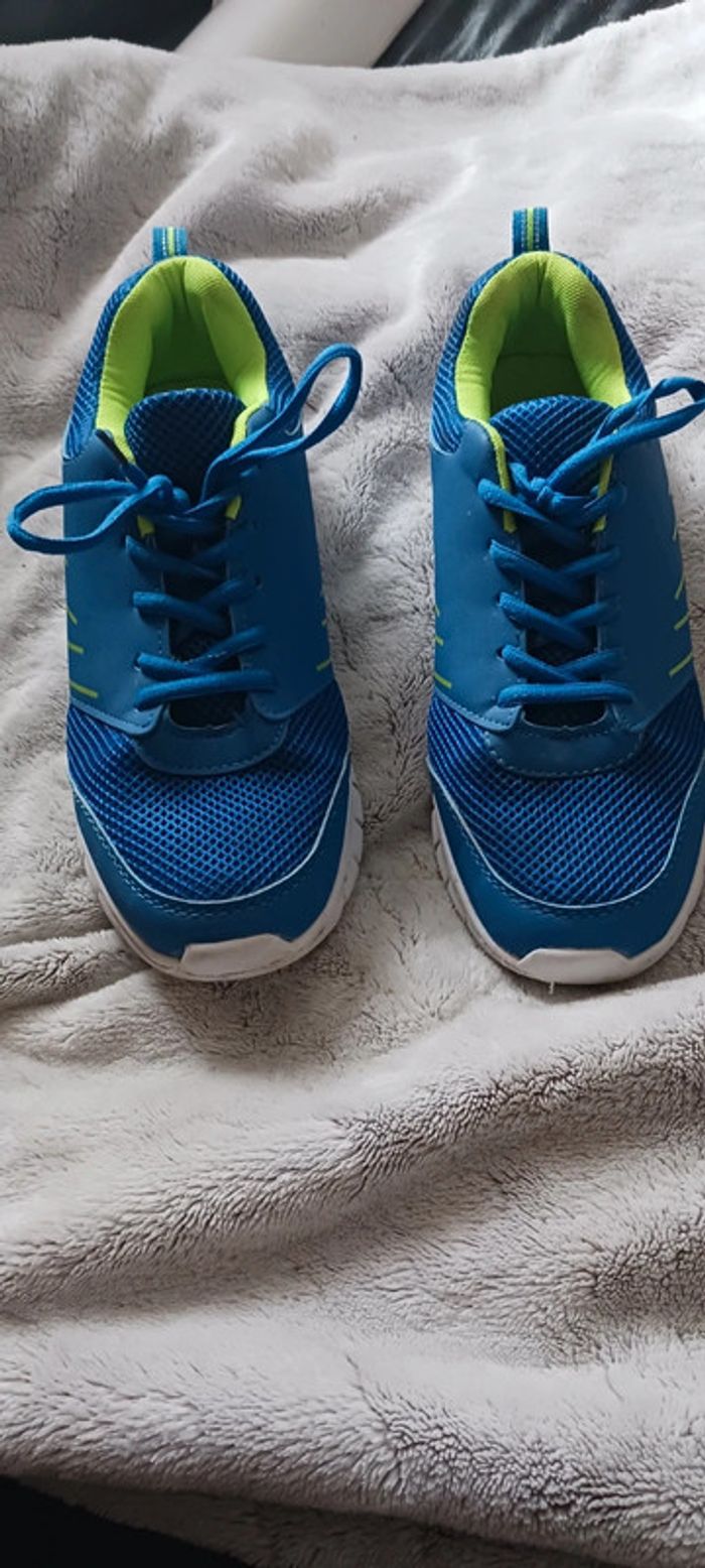 Baskets homme. Bleues. Taille 42 - photo numéro 2