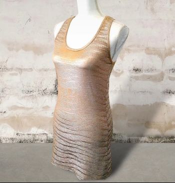 Robe d’été chic sans manches reflets dorés