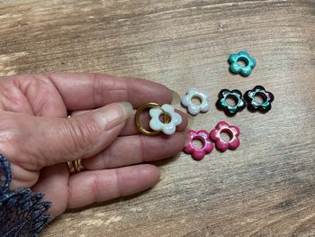  1 paire de Créoles et 8 fleurs 