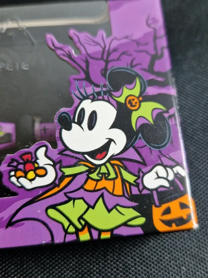 D263 - Disney Store, Mickey and Minnie Halloween 2024 Key - photo numéro 3