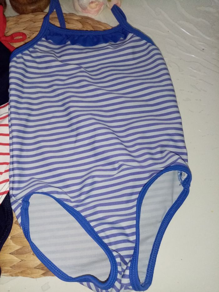 2 ans lot de 2 maillot de bain 1 pièces /Excellent état - photo numéro 7
