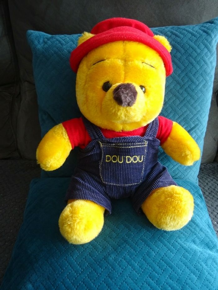 Ourson en peluche de 27 cm de haut.