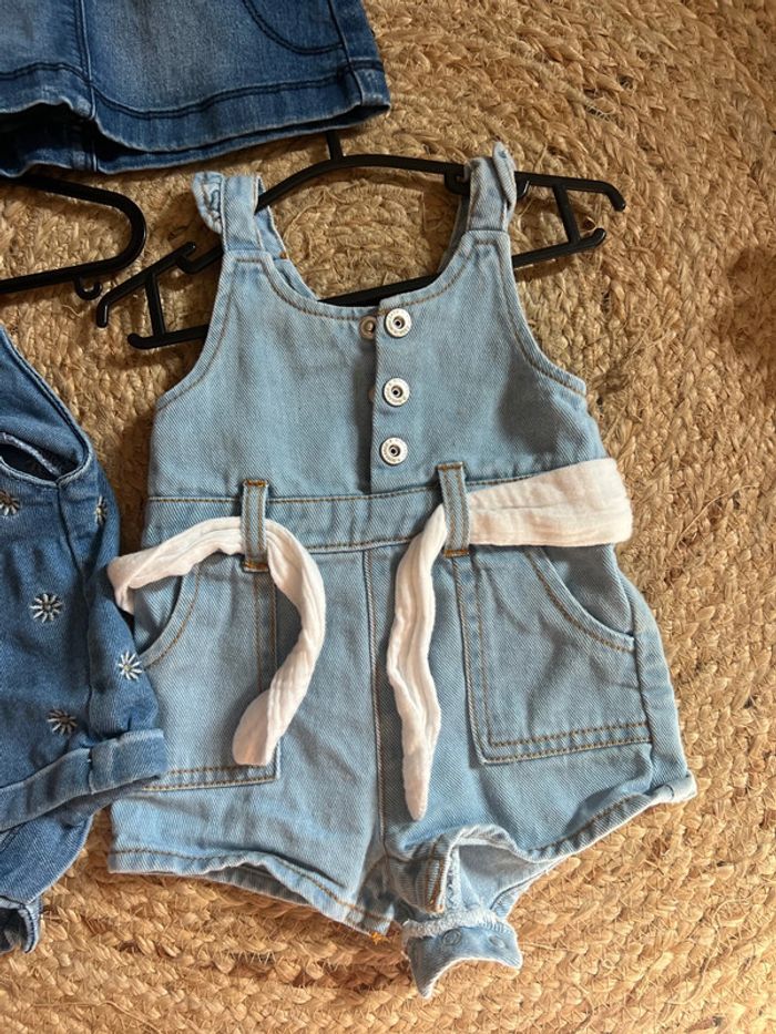 Lot de deux salopettes en jean et une robe en jean en taille trois mois - photo numéro 2