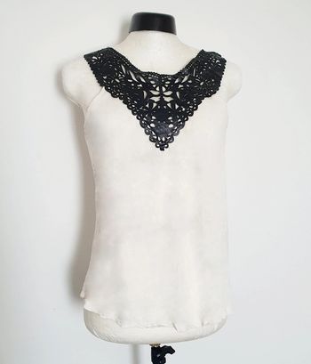 Haut creme & noir avec un effet cuir au col 36