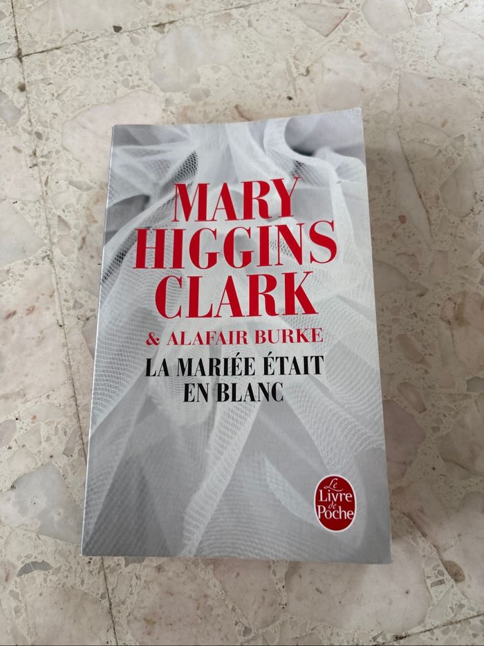 📖 Mary Higgins Clark & Alafair Burke – La Mariée était en blanc - photo numéro 3